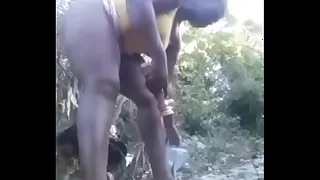 Negra madura con consolador